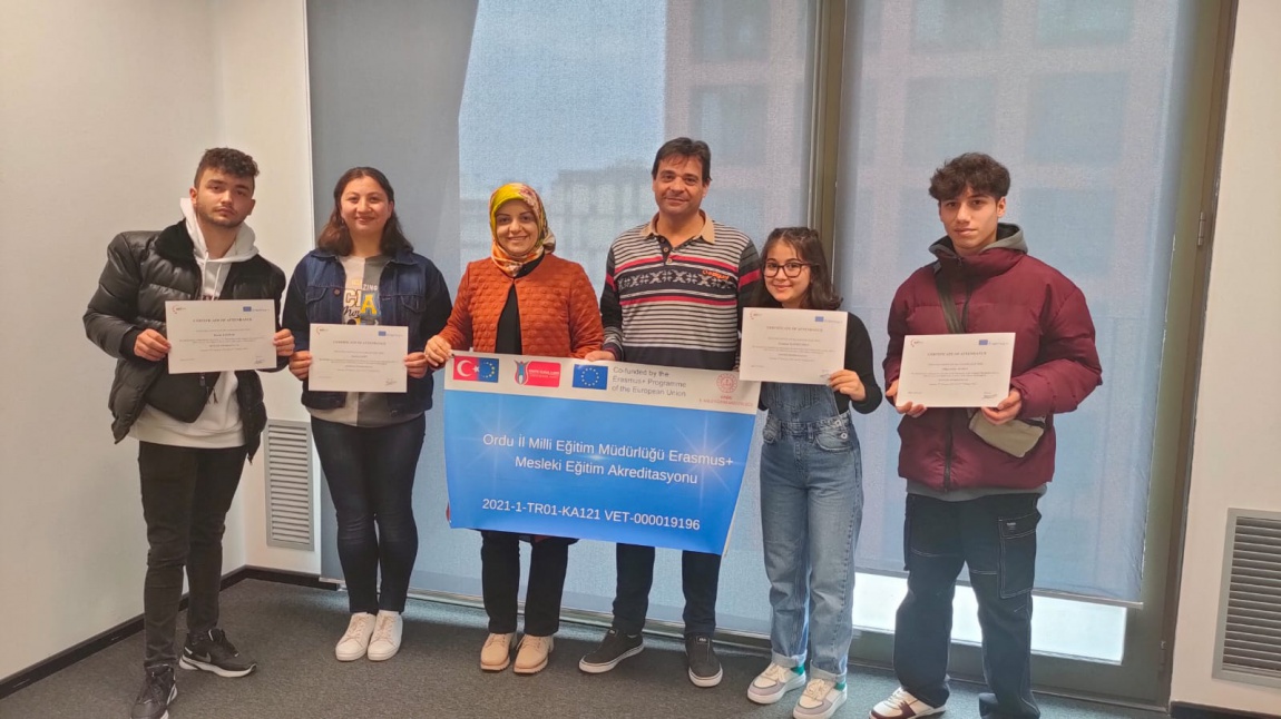  Öğrencilerimiz Erasmus+ Staj Eğitimlerini Tamamladılar